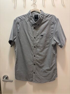 RVCA Men’s Button-Down Short Sleeve Shirt in Gray